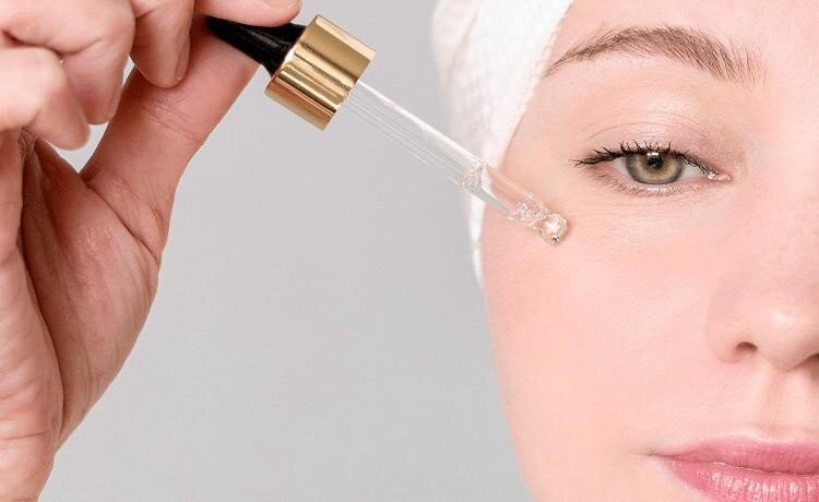 آیا مرطوب کننده همان آب رسان است؟ + تفاوت ها و نحوه انتخاب