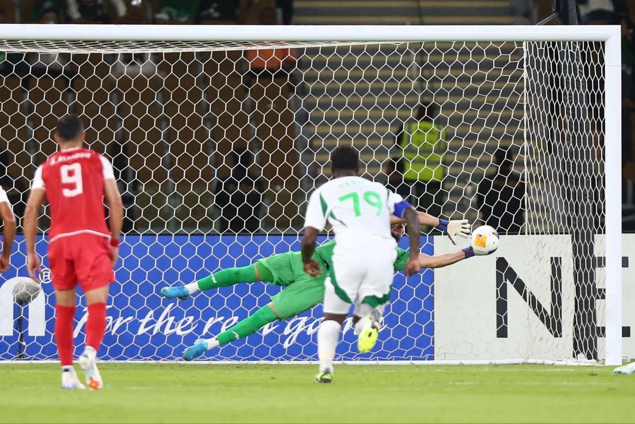 واضحترین تصویر از لحظه مهار پنالتی محرز توسط گندوز