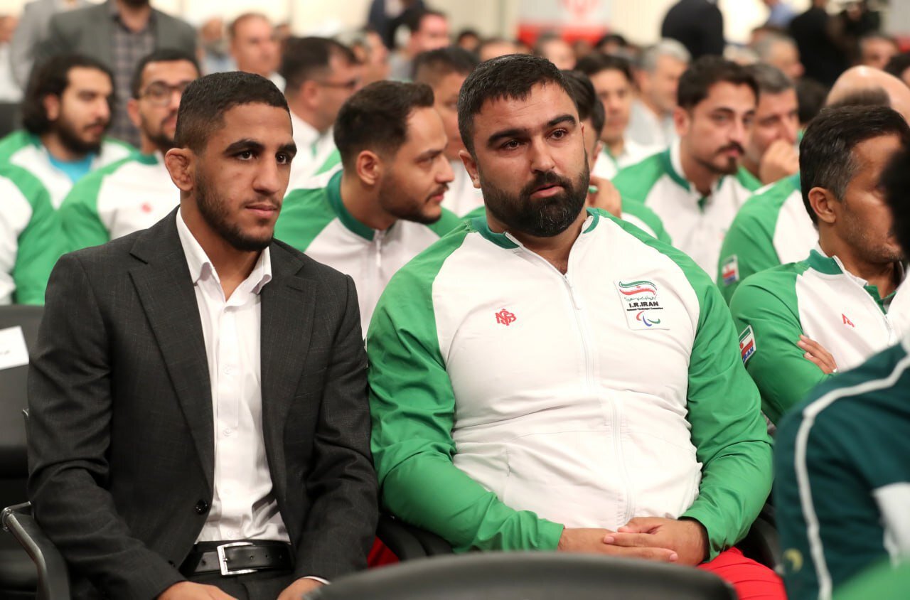 تصاویر دیدار اعضای کاروانهای اعزامی ایران به بازیهای المپیک و پاراالمپیک با رهبر انقلاب