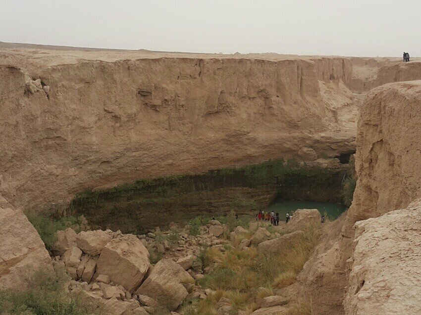 آبشار ۱۲ متری در یک منطقه کویری کرمان + تصاویر و فیلم