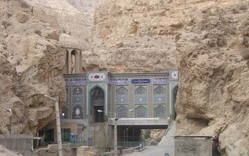 زیارتگاهی در دل کوه و در مرز ۴ استان + تصاویر و فیلم