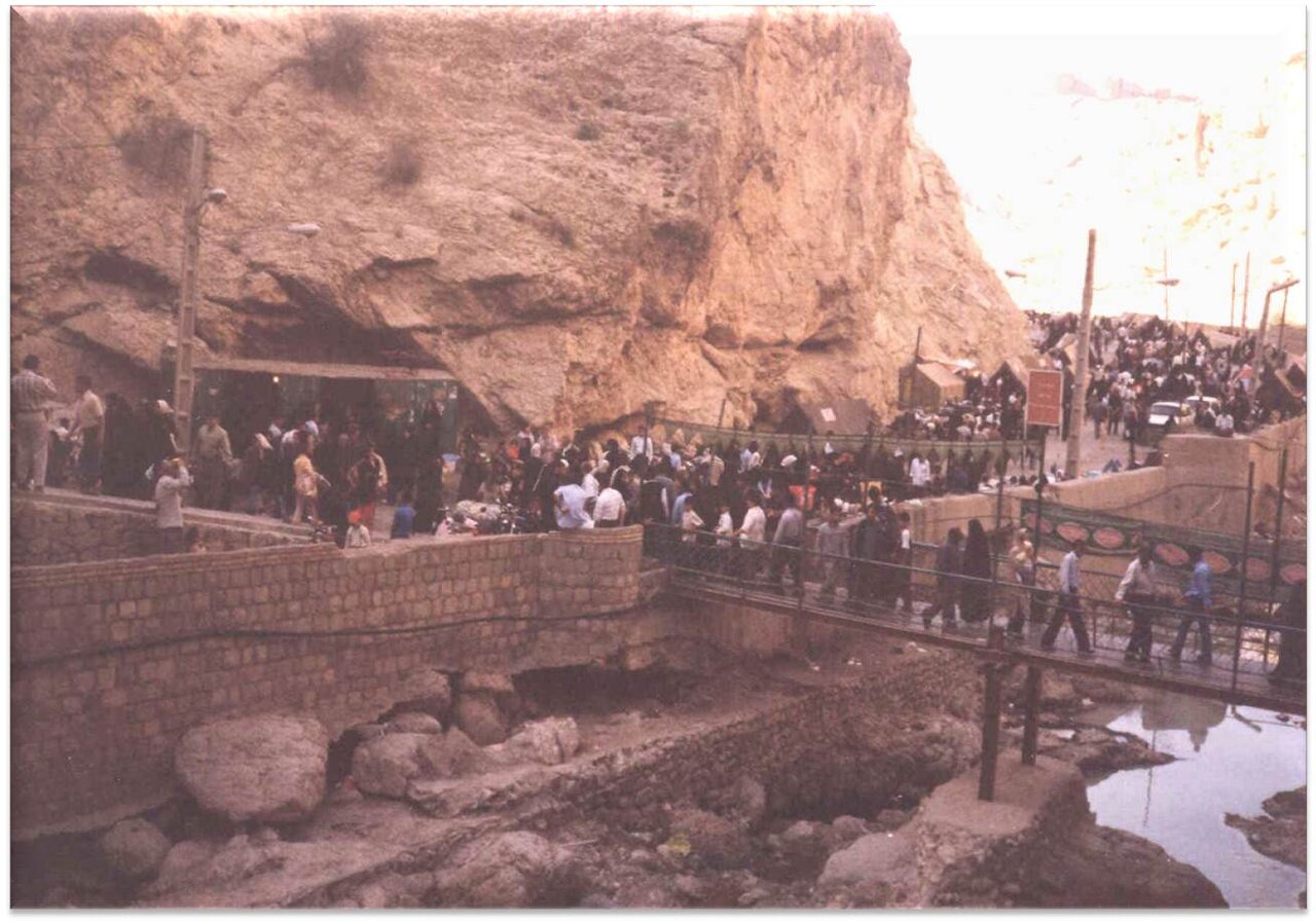 زیارتگاهی در دل کوه و در مرز ۴ استان + تصاویر و فیلم