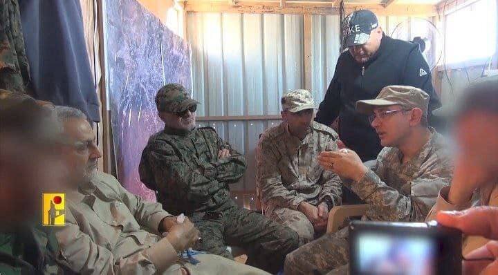 تصویری از حاج قاسم سلیمانی در کنار فرماندهان شهید حزبالله، شهیدان حاج ابراهیم محمد عقیل و احمد محمود وهبی