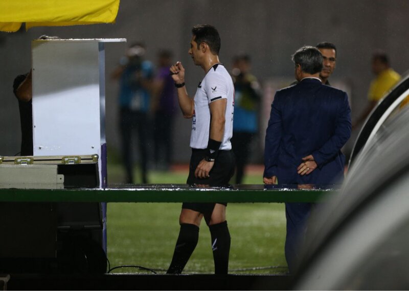 اشتباهات بی پایان داوری در دیدار نساجی - استقلال! | چرا VAR در لیگ ایران دردسر ساز است؟