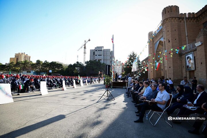 نواختن زنگ مهر دبیرستان البرز توسط مهدی چمران