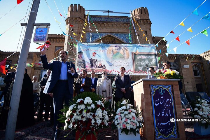 نواختن زنگ مهر دبیرستان البرز توسط مهدی چمران