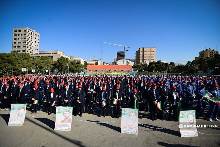 نواختن زنگ مهر دبیرستان البرز توسط مهدی چمران