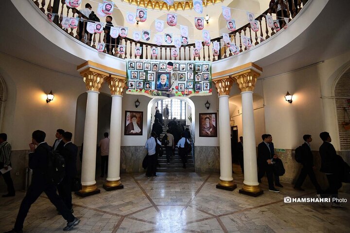 نواختن زنگ مهر دبیرستان البرز توسط مهدی چمران