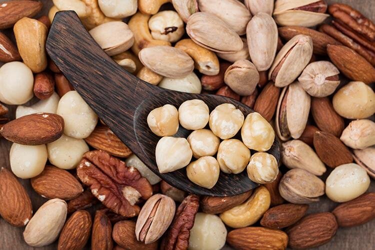 لیست بهترین آجیلها برای کم خونی