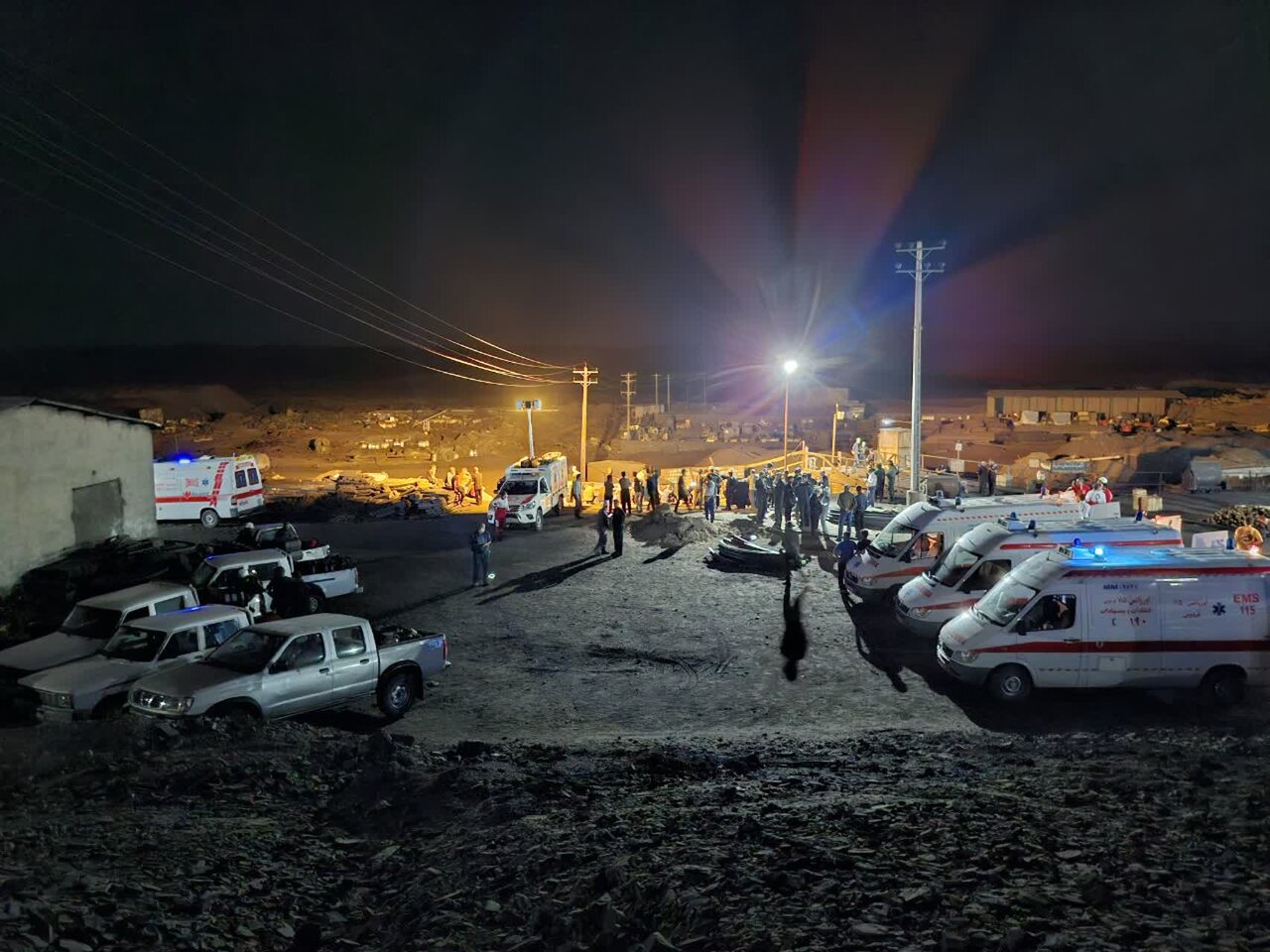 جزئیات تازه از فاجعه معدن طبس | معدنچیان فرصت استفاده از ماسک را پیدا نکردند| یکی از قربانیان روز حادثه پدر شد| پدر نجاتیافته در جستجوی پسر فوت شده