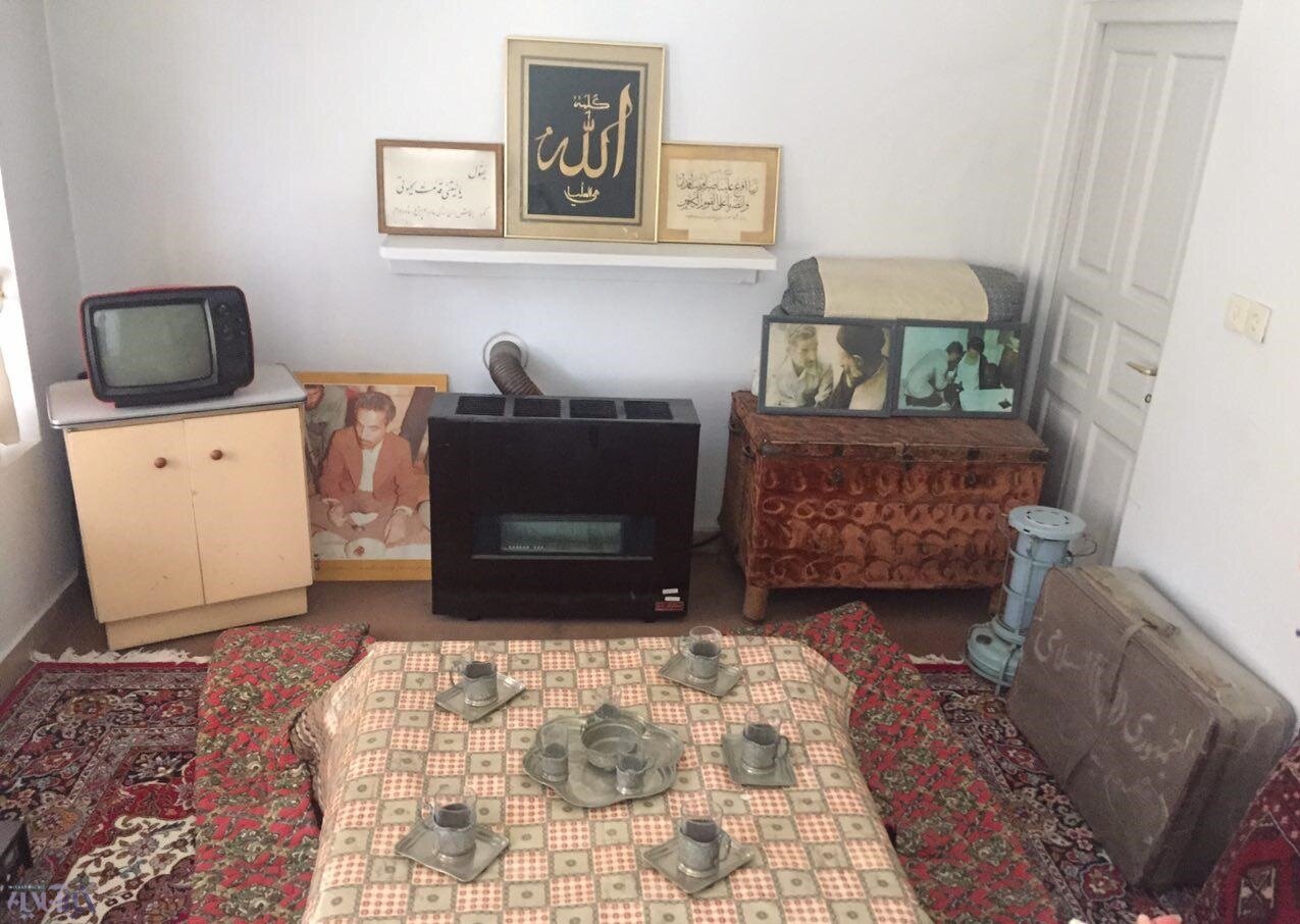 سیری در خانه بزرگمردان تاریخ معاصر