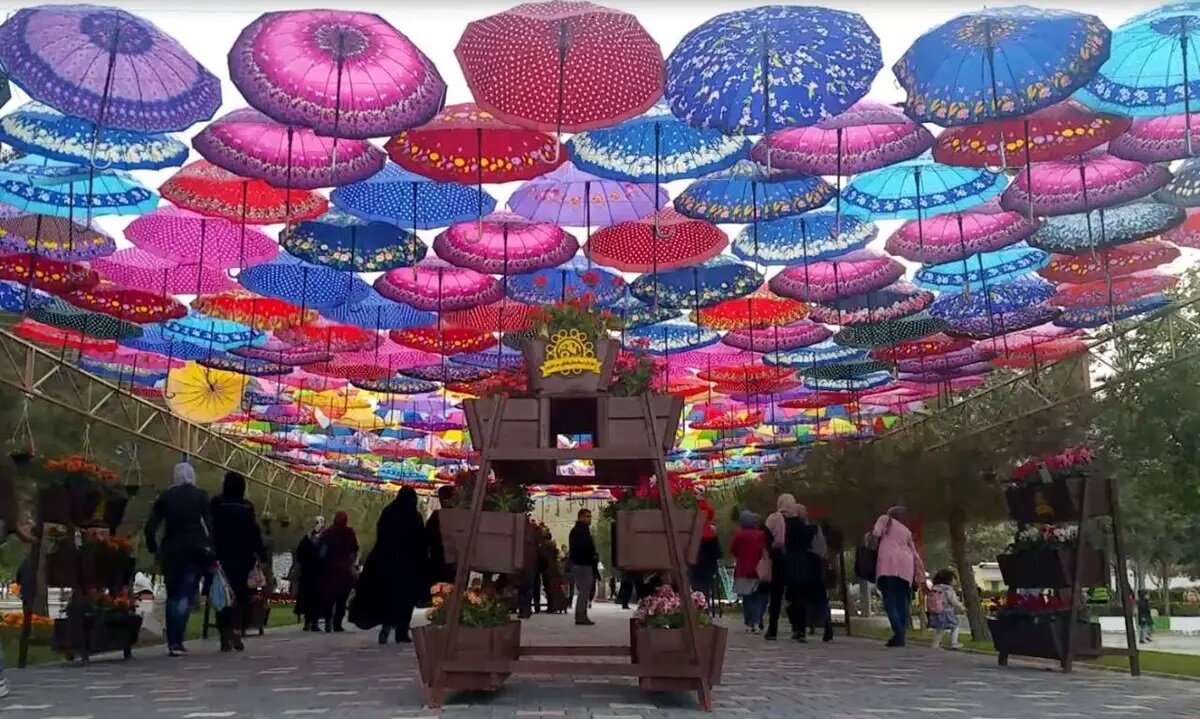 یادگار زرتشت در چی چست | جشنواره انگور در دهکده ساحلی چی چست + فیلم