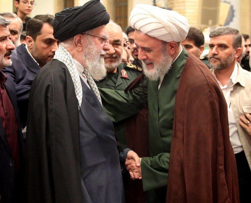 شهید شیخ نبیل قاووق در کنار رهبر انقلاب + عکس