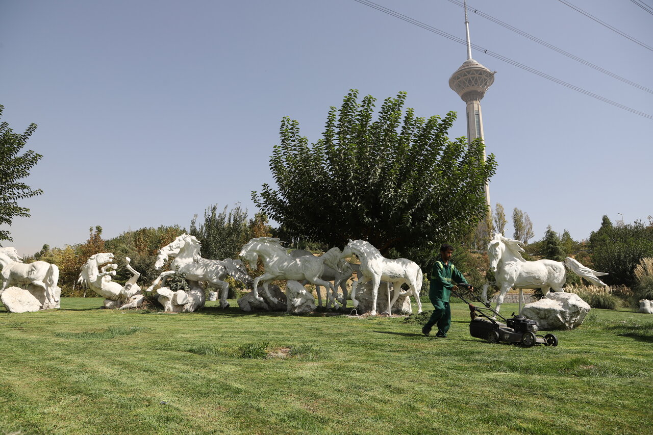 پیام مجسمه ها را در شهر بشنوید