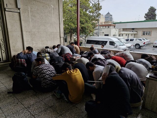 آدمربایی شرکتهای هرمی در قم و تهران | ۷ لیدر اصلی و ۱۰۰ عضو دستگیر شدند + عکس