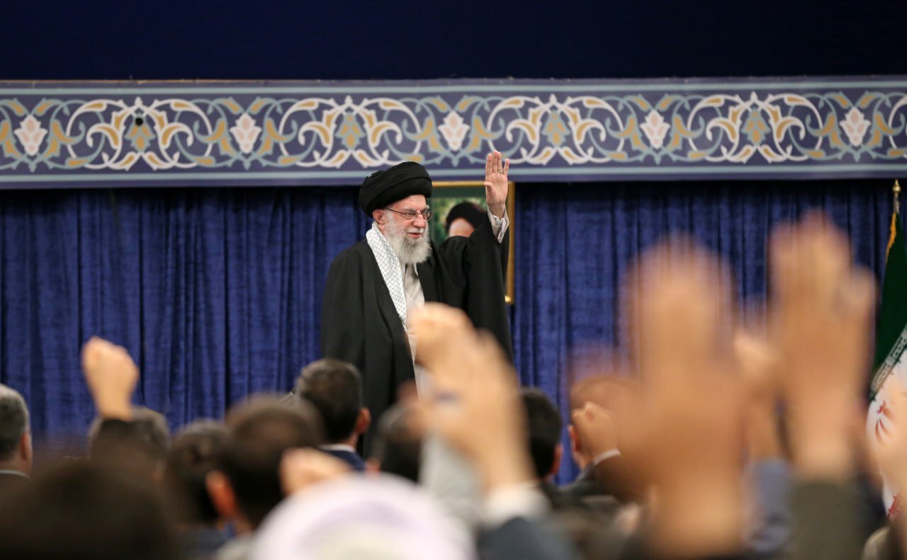 دیدار جمعی از نخبگان، استعدادهای برتر علمی و رتبههای برتر کنکور با رهبر انقلاب | تصاویر