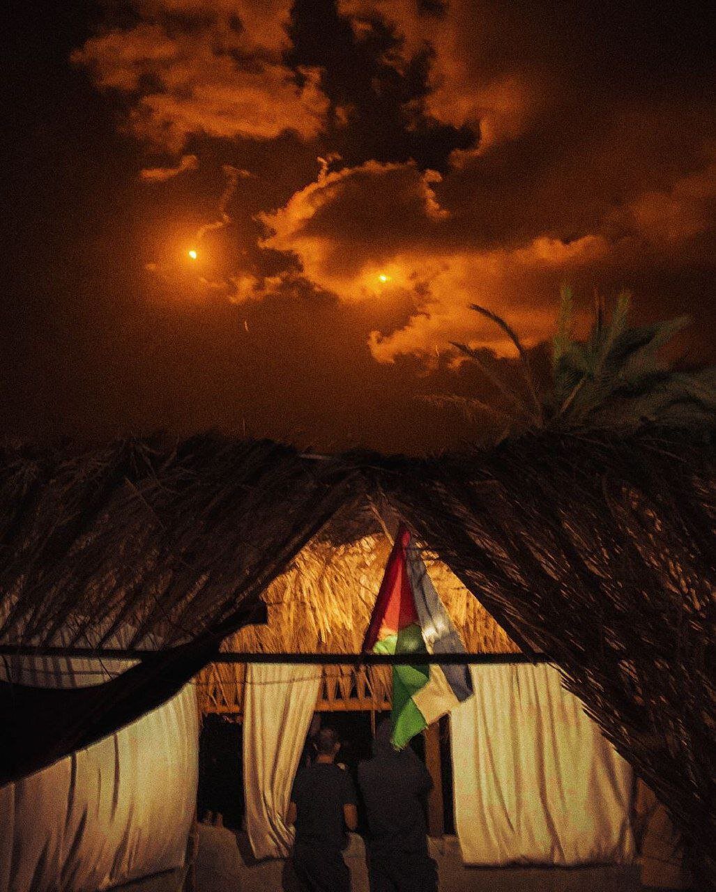 عکسهایی زیبا از پاسخ موشکی ایران که عکاس غزه ای ثبت کرد