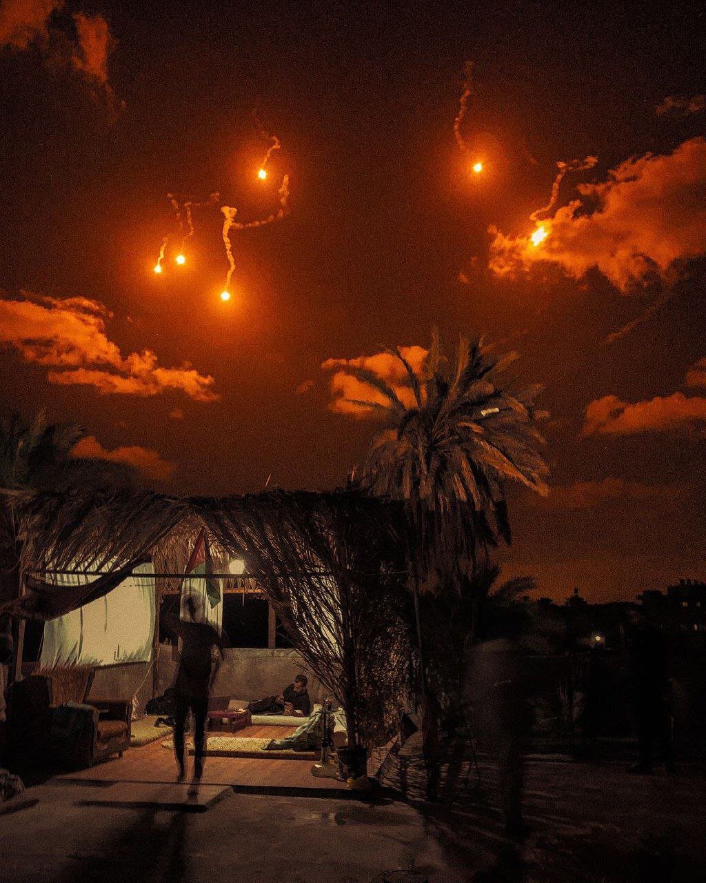 عکسهایی زیبا از پاسخ موشکی ایران که عکاس غزه ای ثبت کرد