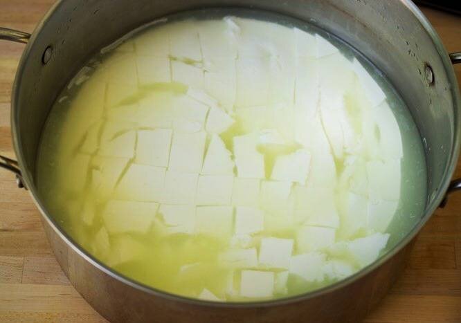 آب پنیر را دور نریزید؛ نحوه مصرف و فواید آن