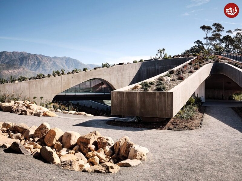 تصاویری از معماری استثنایی خانهای در کالیفرنیا | این ویلای رویایی ساختش ۷ سال طول کشید!