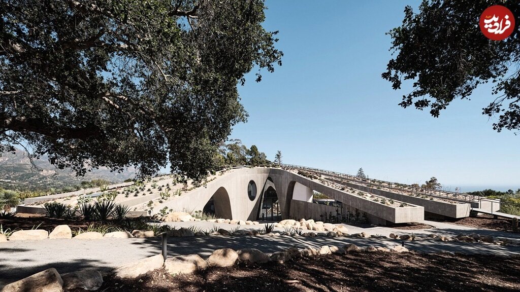 تصاویری از معماری استثنایی خانهای در کالیفرنیا | این ویلای رویایی ساختش ۷ سال طول کشید!