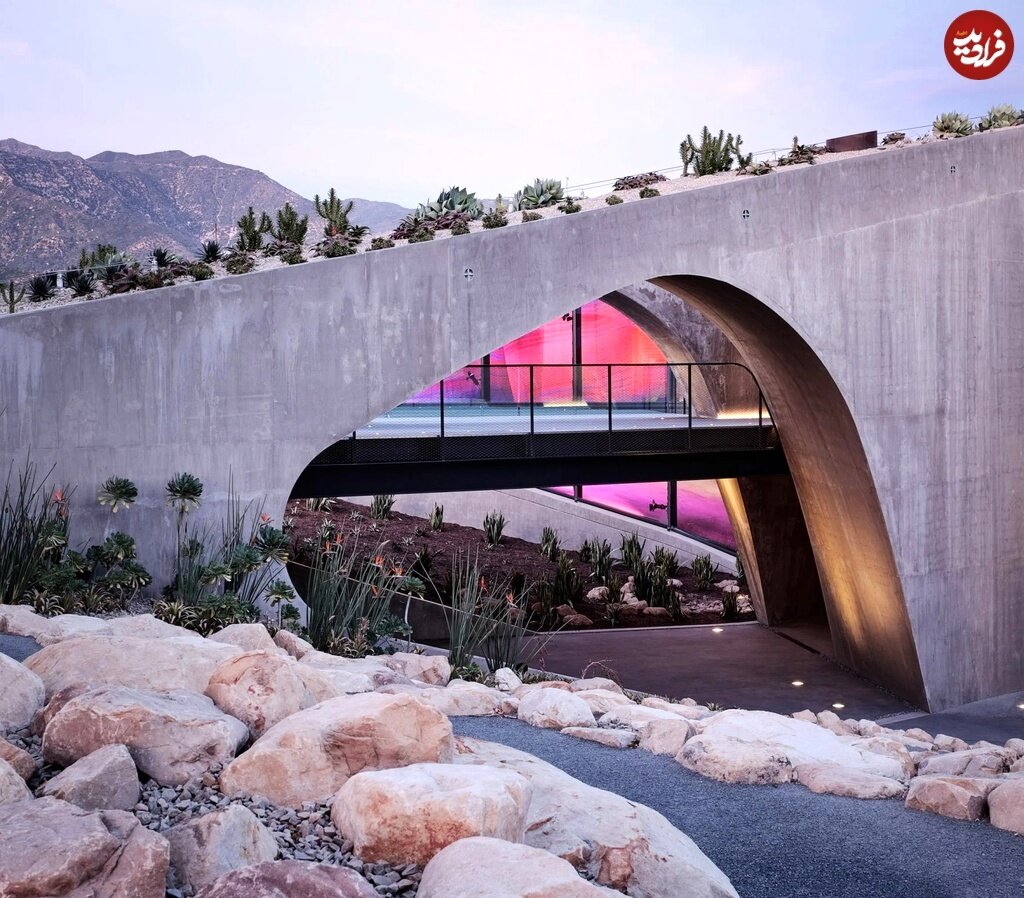 تصاویری از معماری استثنایی خانهای در کالیفرنیا | این ویلای رویایی ساختش ۷ سال طول کشید!