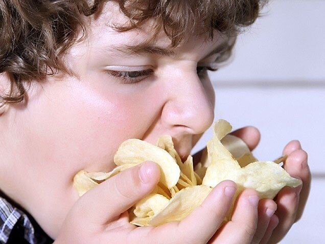 چرا معتاد تخمه، چیپس و پفک میشویم؟