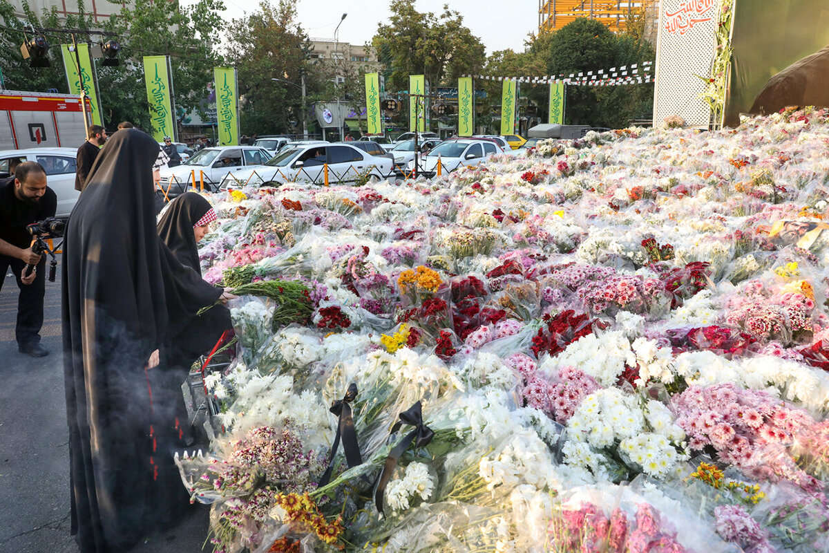 حجم عظیم گلهای اهدایی مردم به شهید حسن نصرالله در تهران + ویدئو اهدای گل به شهید حسن نصرالله