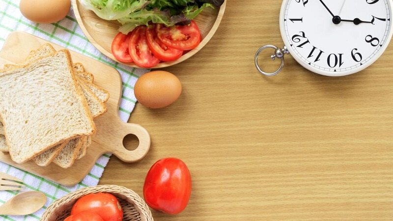 کاهش خطر دیابت با ۴ ساعت غذای کمتر | محدودیت زمانی چگونه سلامت متابولیک را درمان میکند؟