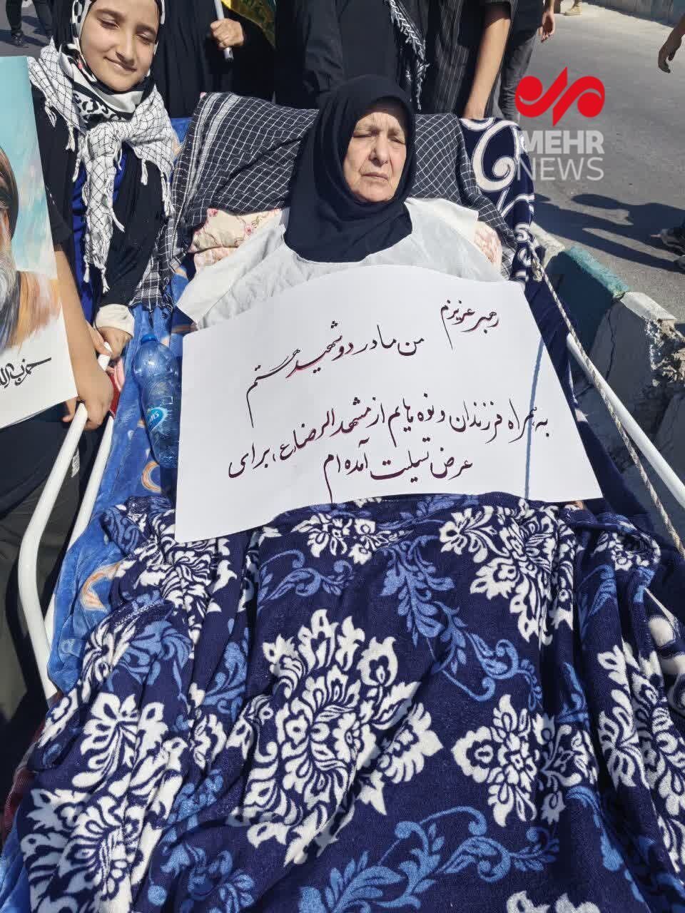 روایتهای کمتر شنیده شده از نماز جمعه تاریخی تهران | مادر شهیدی که با تخت بیمارستانی خود را به مصلی رساند