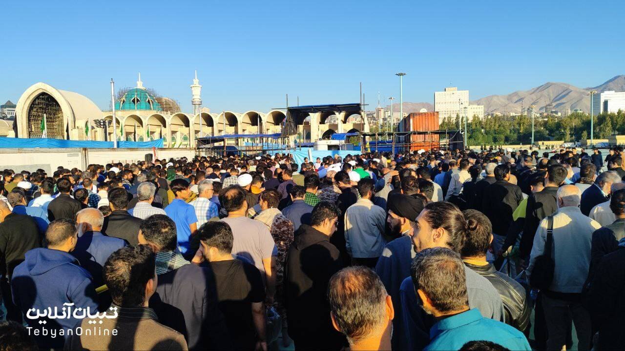 روایتهای کمتر شنیده شده از نماز جمعه تاریخی تهران | مادر شهیدی که با تخت بیمارستانی خود را به مصلی رساند