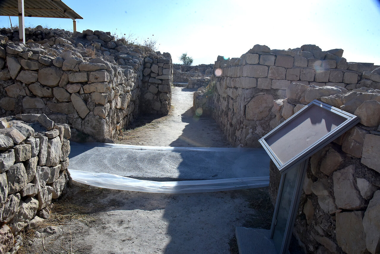 در میراث جهانی ایران بتنریزی کردند | تصاویر اقدام باورنکردنی برای مرمت شهر جهانی بیشابور | در تخت جمشید هم بتن ریختیم جواب داد !