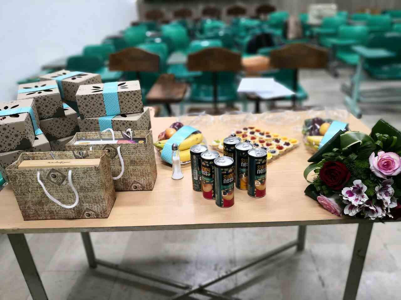 وقتی جلسه دفاع از پایاننامه تبدیل به مهمانی لاکچری می شود!