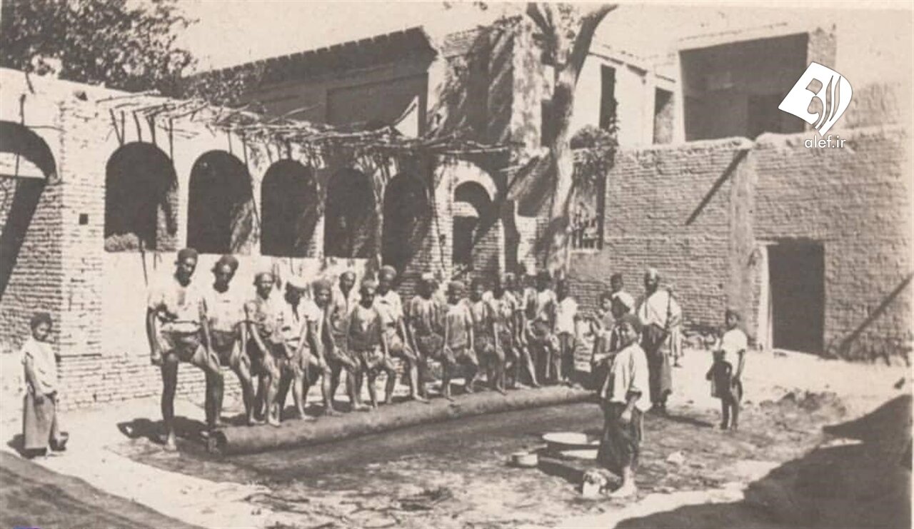 راز تکثیر کلاه نمدی در تهران | حرفه سخت جوانهای ورزیده بروجردی