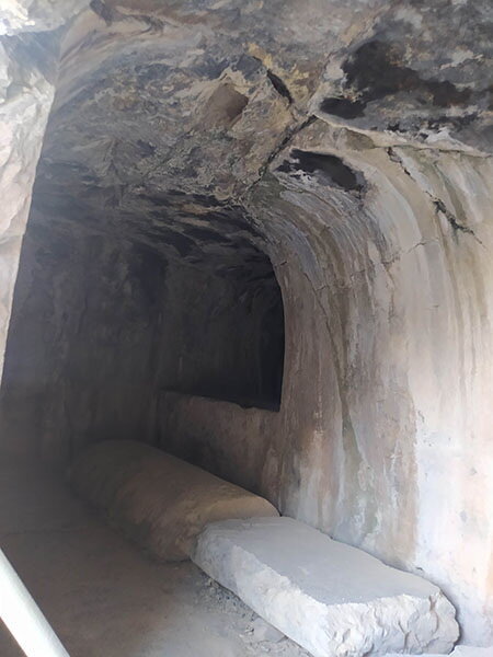 وضعیت وخیم سقف آرامگاه پادشاه هخامنشی | تصاویر