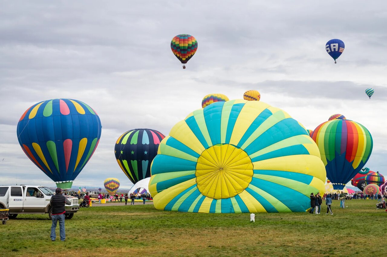 جشنواره ستارههای رنگین صبح | عکس های زیبا از فستیوال متفاوت درآمریکا