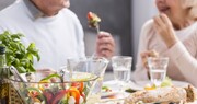 از تحلیل عضلات تا دیر خوب شدن زخم‌ها | بدن سالمند روزانه چقدر پروتئین نیاز دارد؟