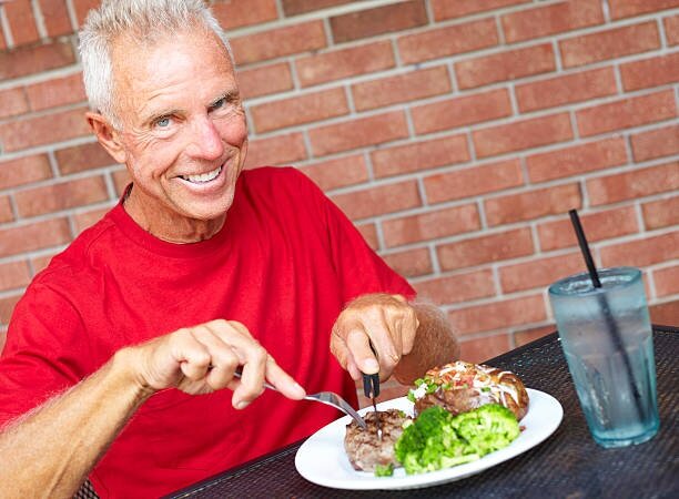 چرا تغذیه سالمندان مهم است؟