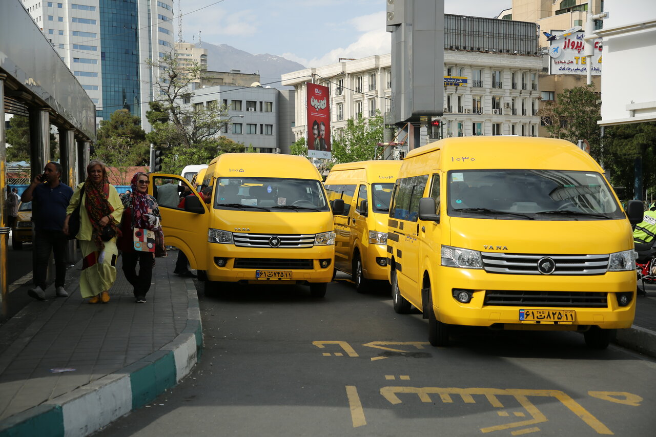 اتوبوسهای ۳ کابین به تهران میرسند | تراموای چینی در مسیر پایتخت