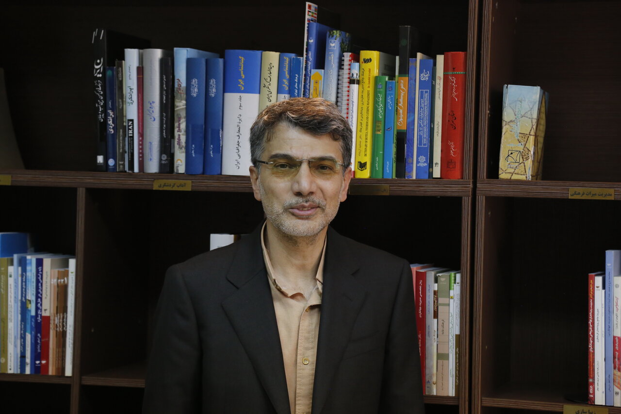 دورهمی بزرگ تهرانشناسان در موسسه همشهری | جویندگان رازهای پنهان تهران را بشناسید