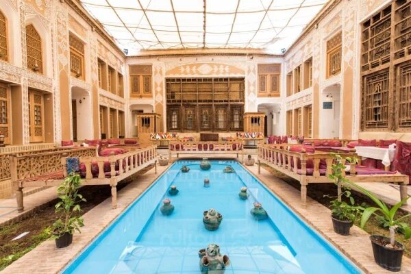 شما هم کاخ نشین شوید | خانهها و عمارتهای قدیمی ایران که حالا تبدیل به هتل و اقامتگاه شده اند