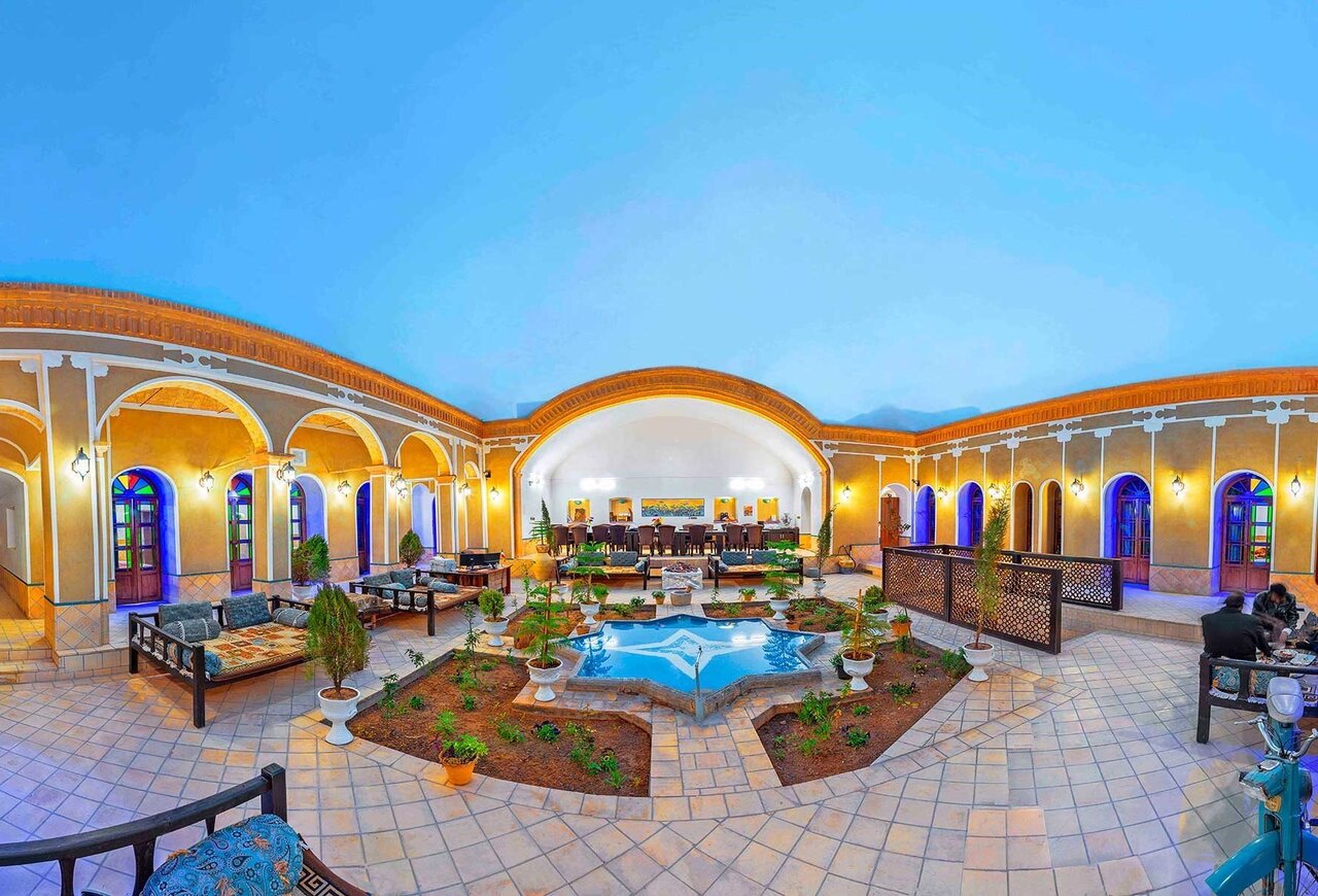 شما هم کاخ نشین شوید | خانهها و عمارتهای قدیمی ایران که حالا تبدیل به هتل و اقامتگاه شده اند