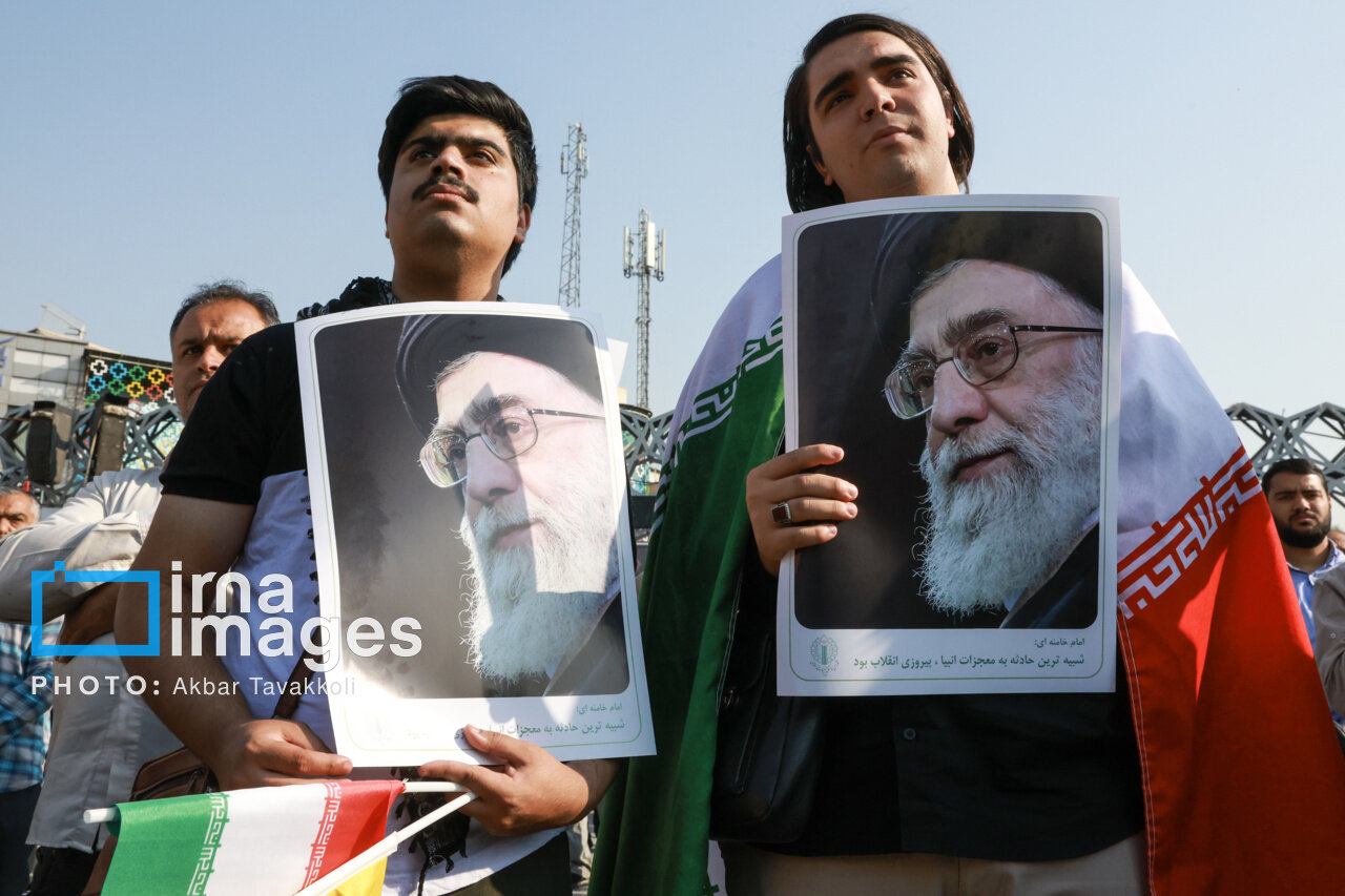 حاشیه های دیدنی از تشییع پیکر سردار نیلفروشان | تصاویر