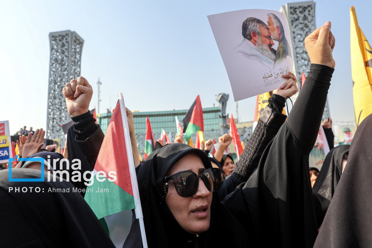 حاشیه های دیدنی از تشییع پیکر سردار نیلفروشان | تصاویر