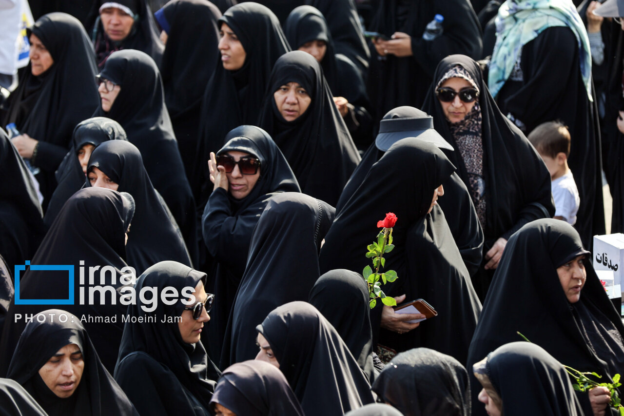 حاشیه های دیدنی از تشییع پیکر سردار نیلفروشان | تصاویر