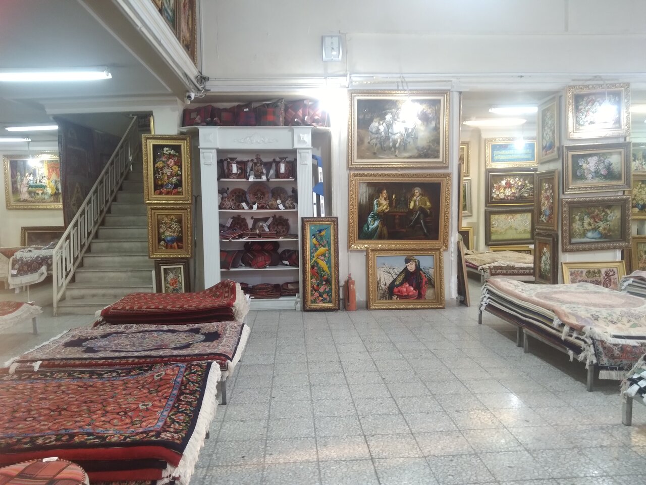 چوب حراج به فرش دستبافت ایرانی | در حراج فرش چه می گذرد؟