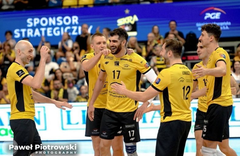 حرفهای جنجالی ستاره اول والیبال ایران! | اینها هیچ چیز از والیبال نمیفهمند | واکنش لهستانیها برایم عجیب بود