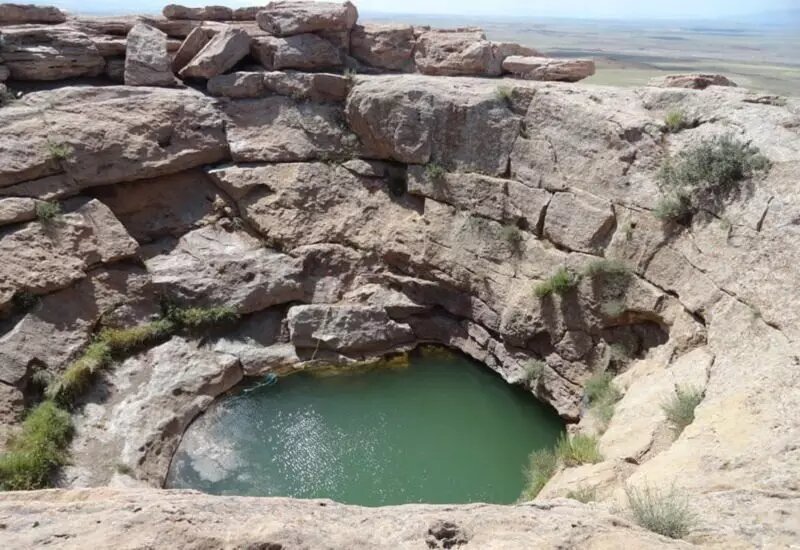 چشمه ای با خواص درمانی در دل تپه های آتشفشانی مشهد