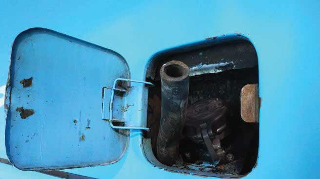 عجیبترین شیوههای قاچاق سوخت؛ از حفر تونل تا استفاده از الاغ