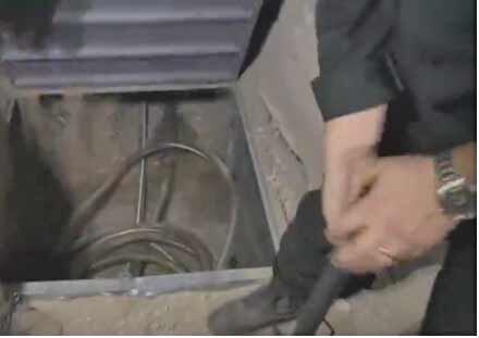 عجیبترین شیوههای قاچاق سوخت؛ از حفر تونل تا استفاده از الاغ